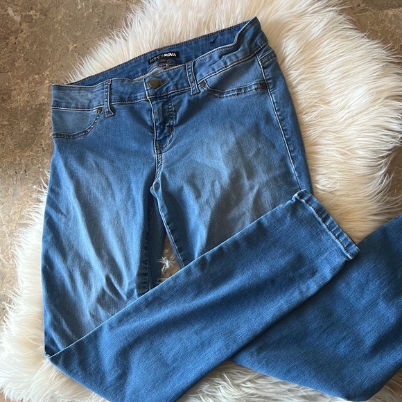 Fashion Nova Flex Game Strong Low Rise Skinny Jeans- Light Blue Wash - Size 9 - Picture 6 of 8